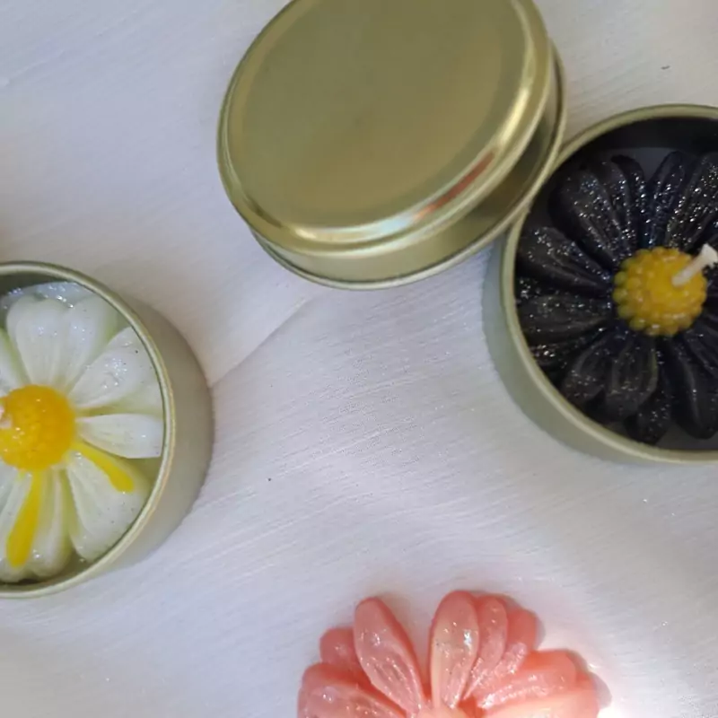شمع قوطی در دار معطر