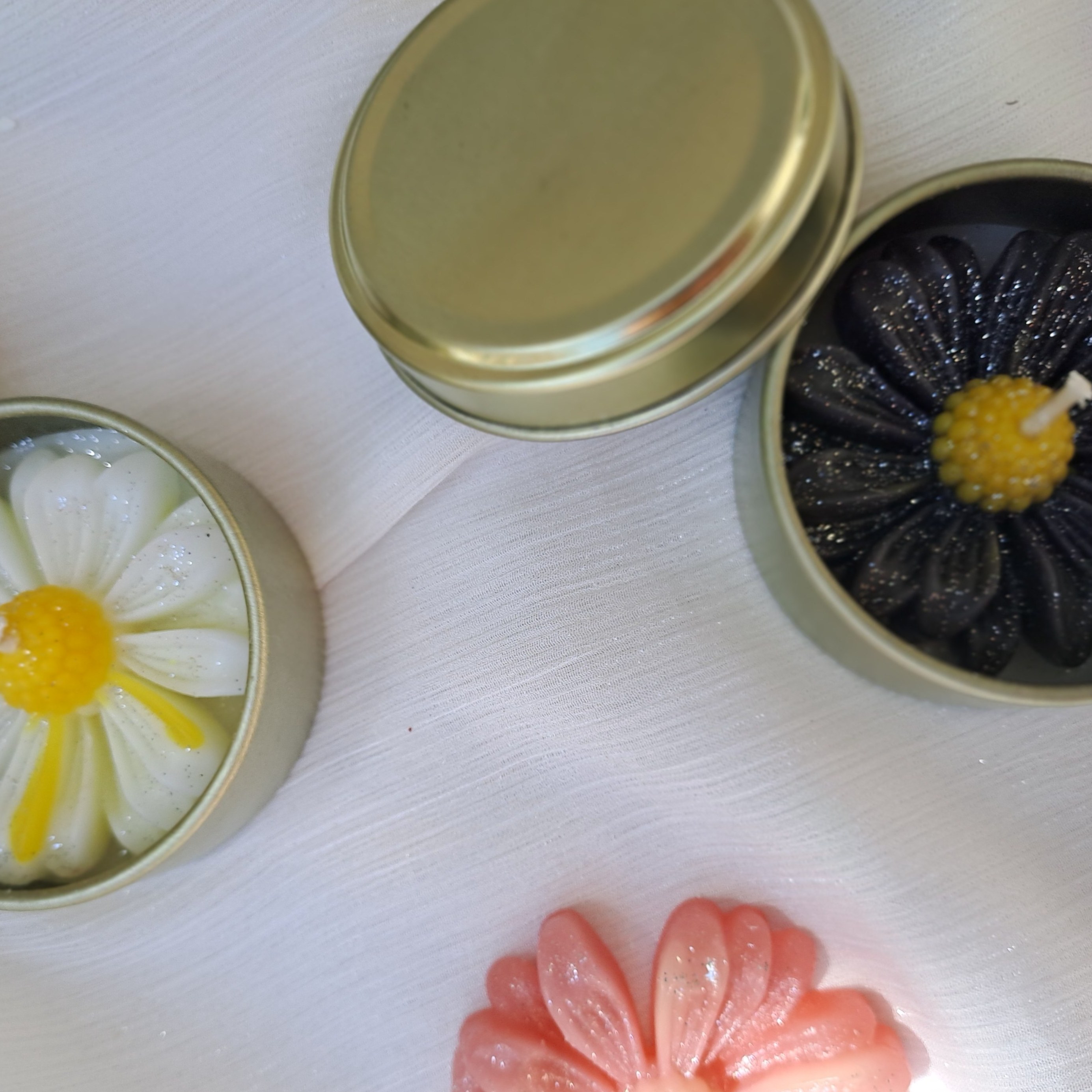 شمع قوطی در دار معطر